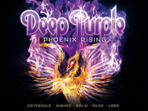 一隻從火焰中升起的鳳凰，帶有「Deep Purple Phoenix Rising」文字。 — 專輯封面 壁紙