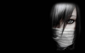 在黑暗環境中透過條紋面具可見的人眼。 — 暗黑少女風 壁紙