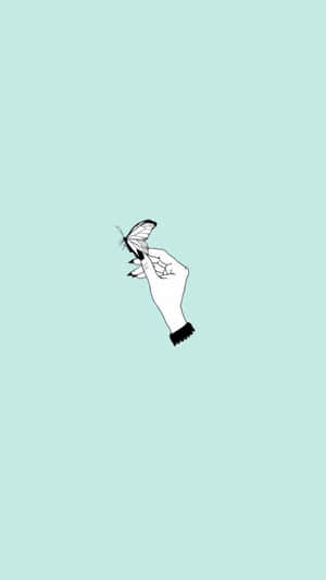 一隻黑色指甲的手捧著蝴蝶，背景是薄荷綠色。 — 基本款 壁紙