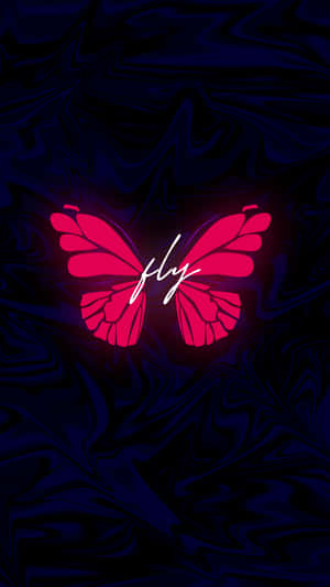 粉紅色蝴蝶，帶有發光的「fly」字樣，位於深藍色大理石紋背景上。 — 草莓 壁紙