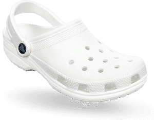 白色Crocs木屐鞋，帶有標誌和通風孔，置於黑色背景前。