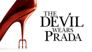紅色高跟鞋形狀如惡魔三叉戟，附有「The Devil Wears Prada」文字。 — Prada 壁紙