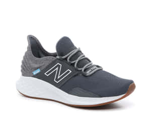 灰色New Balance運動鞋，白色鞋底和棕色鞋頭。 — New Balance 壁紙