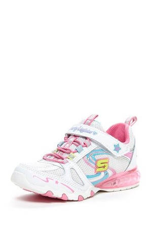 白色、粉紅色和藍色的Skechers兒童運動鞋，帶有發光鞋底和星星細節。 — 可愛粉色女孩 壁紙