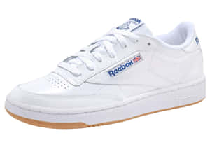 白色 Reebok Classic 運動鞋，帶有藍色標誌和棕褐色鞋底。 — 銳步 壁紙