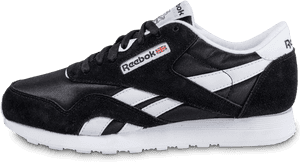 黑白 Reebok Classic 運動鞋，帶有 Union Jack 標誌