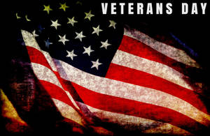 磨損的美國國旗，帶有「Veterans Day」文字，向軍人致敬。 — 退伍軍人節 壁紙