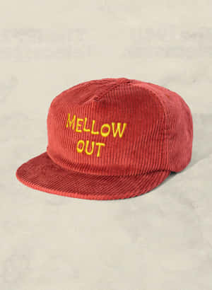 灰色背景上帶有黃色 mellow out 文字的紅色燈芯絨帽 — Kindle Paperwhite 壁紙