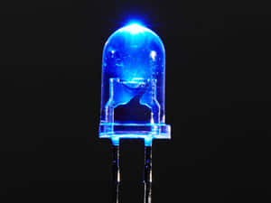 黑色背景上的藍色發光LED燈。 — 淺藍色 壁紙