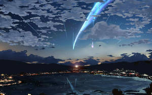 一顆發光的藍色彗星在暮色中劃過沿海小鎮上空，伴隨著閃爍的燈光。 — 你的名字 GIF 壁紙