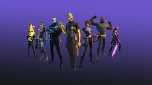 七個穿著色彩繽紛服裝的 Fortnite 遊戲角色在紫色漸層前擺姿勢。 — 要塞英雄 大逃殺 壁紙