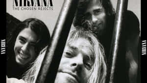 Nirvana 樂團成員在黑白照片中位於金屬欄杆後方。 — 涅槃 壁紙