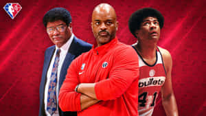 三位傳奇NBA人物穿著正式服裝和籃球服，在紅色幾何背景前擺姿勢。 — 運動 壁紙