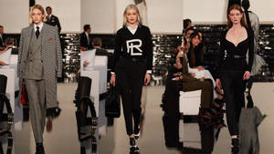 三位時裝模特兒穿著設計師服裝走在伸展台上。 — 比利·哈格羅夫 壁紙