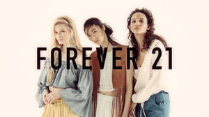 三位穿著波希米亞風格服裝的模特兒為Forever 21服裝品牌廣告擺姿勢。 — 永遠21 壁紙