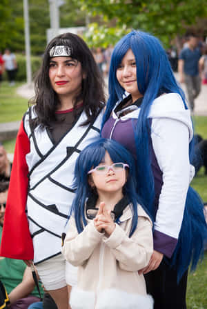 三位火影忍者cosplay的人在陽光明媚的日子裡一起在戶外擺姿勢。 — 火影忍者 卡卡西 壁紙