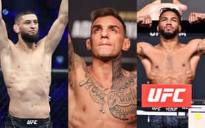 三位UFC拳手在八角籠中展示肌肉並慶祝。 — 運動 壁紙