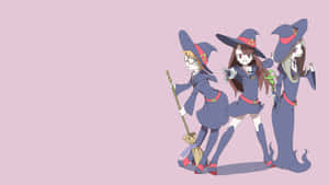 三位身穿藍色服裝的動漫女巫角色，手持魔杖和掃帚擺姿勢。 — 女巫 壁紙