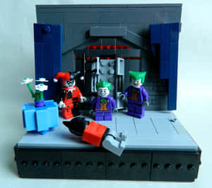LEGO小丑、小丑女和蝙蝠俠在反派巢穴場景中。 — 未來蝙蝠俠 GIF 壁紙