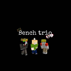 三個Minecraft風格角色，標有「Bench trio」，黑色背景上有皇冠和心形圖標。 — 1:1 壁紙