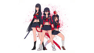 三個動漫女孩穿著校服揮舞劍，伴隨紅色油漆飛濺。 — 殺戮魅影 壁紙