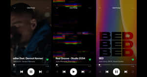三個手機螢幕顯示音樂播放器應用程式，帶有歌曲標題和藝術家名稱。 — Spotify 壁紙