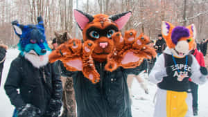 穿著動物服裝的毛茸茸大會參加者站在雪森林中。 — 可愛小狗 壁紙