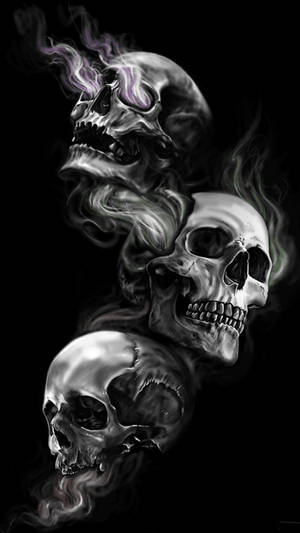三個頭骨在黑色背景上散發煙霧和紫色火焰 — 超殺 GIF 壁紙