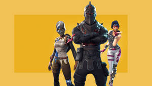 三個身穿未來盔甲的Fortnite遊戲角色在黃色背景前擺姿勢。 — iMac 壁紙