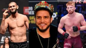 三名男性MMA拳手擺姿勢，一人戴皇冠，另一人戴手套，在UFC活動中。 — 終極格鬥冠軍賽 壁紙