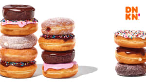 巧克力糖霜、彩針和糖粉甜甜圈堆。 — Dunkin Donuts 壁紙