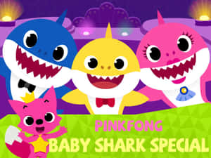 Baby Shark 角色和一隻狐狸穿著色彩繽紛的服裝在舞台上。 — 鯊魚 壁紙