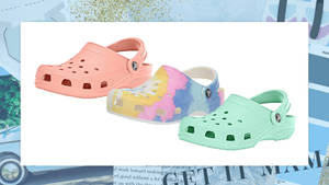 三款粉彩色的Crocs木屐，蜜桃色、紮染薄荷色和純色蜜桃色。 — Crip 壁紙