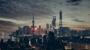 上海黃昏天際線，燈火通明的摩天大樓與河流倒影 — 城市風景 壁紙