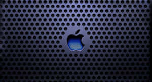 穿孔金屬表面上的藍色Apple標誌 — 4K Apple 壁紙