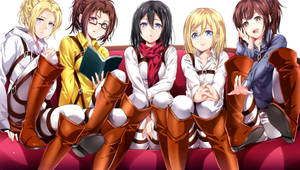 五個穿著制服的動漫女孩一起坐在紅色沙發上。 — 進擊的巨人 角色 壁紙