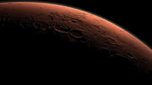 火星行星表面在太空夕陽餘暉下呈現隕石坑 — 火星人布魯諾 壁紙