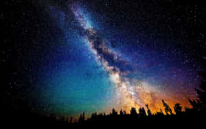 銀河系在夜間森林上空發光 — 星星 壁紙