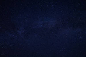 深藍色夜空中有無數星星的銀河系 — 夜空 壁紙