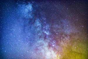 充滿星星和彩色星雲的鮮豔宇宙天空。 — 星星 壁紙
