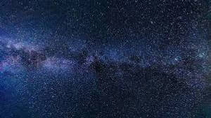 銀河系在黑暗的夜空中閃耀著星星 — 宇宙 壁紙