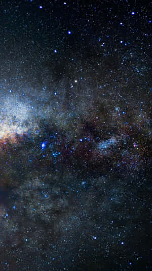 銀河系在深空中閃耀著星雲和無數星星。 — 藍色銀河 壁紙