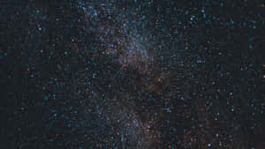 銀河系，在深空中擁有密集的星團和宇宙塵埃。 — 夜空 壁紙