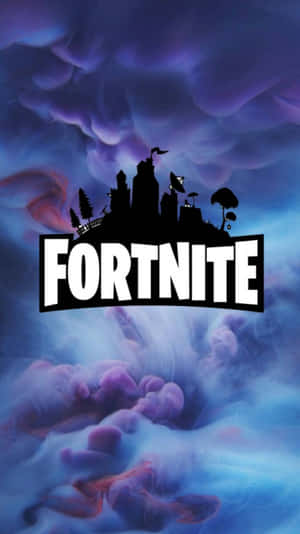 Fortnite 遊戲標誌，城堡剪影襯托色彩繽紛的旋轉雲層。 — 忍者 要塞英雄 壁紙