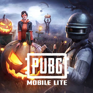 PUBG Mobile Lite 萬聖節活動，發光的南瓜和戴面具的玩家在陰森的場地上。 — Pubg 標誌 壁紙