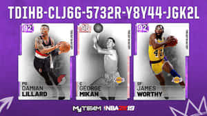 來自 MyTeam NBA 2K19 的三張 NBA 球員卡，展示 Damian Lillard、George Mikan 和 James Worthy。 — 運動 壁紙
