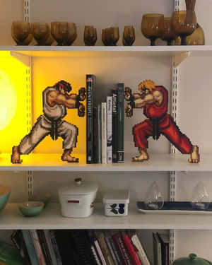 Ryu 和 Ken 在有燈光的書架上與書籍和玻璃器皿戰鬥的像素藝術。 — Apple Watch Ultra 壁紙