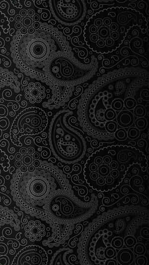 黑色背景帶有複雜的銀色佩斯利圖案，適用於壁紙。 — 美學圖案動畫 壁紙