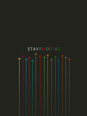 色彩繽紛的箭頭指向上方，帶有「STAY POSITIVE」文字，背景為深色 — 正向 壁紙