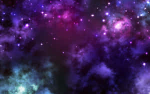 在黑暗太空中帶有閃爍星星的紫色、粉紅色和藍綠色星雲 — 淺紫色系美學 壁紙